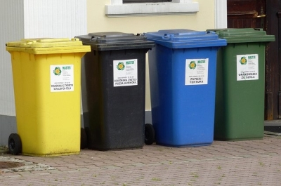 Kosze do segregacji śmieci, foto źródło pixabay