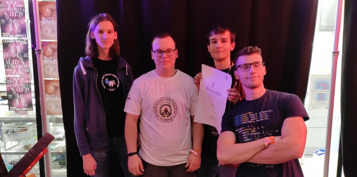 Kacper i jego drużyna z dębickiego „Mechanika” zdobyli I miejsce na Hack Junction 2019 w Helsinkach