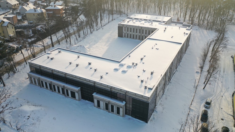 Budynek Zespołu Szkół Specjalnych w Dębicy zimą 2021