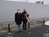 Starosta i Wicestarosta Powiatu Dębickiego składają kwiaty