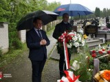 Starosta i Wicestarosta Dębicki składają kwiaty na grobie Stanisława Garstka