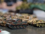 Modele czołgów na stoliku