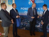 Starosta Dębicki, Wicestarosta Dębicki i Przewodniczący Rady Powiatu Dębickiego składają gratulacje