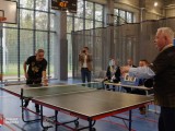 Wiceminister Sportu gra w tenisa stołowego
