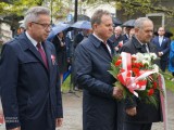 Senator RP i Posłowie na Sejm RP składają kwiaty