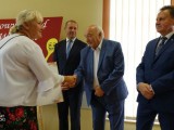 Poseł na Sejm RP, Starosta Dębicki i Wójt Gminy Dębica z nagrodzoną osobą