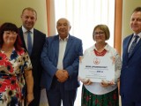 Poseł na Sejm RP, Starosta Dębicki i Wójt Gminy Dębica z nagrodzonymi osobami