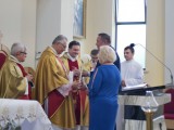 Członek Zarządu Powiatu Dębickiego oraz Wiceprzewodniczący Rady Powiatu Dębickiego składają gratulacje księdzu