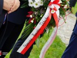 Wiązanka kwiatów z napisem Starosta Powiatu Dębickiego