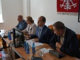 Radni Powiatu Dębickiego w trakcie sesji