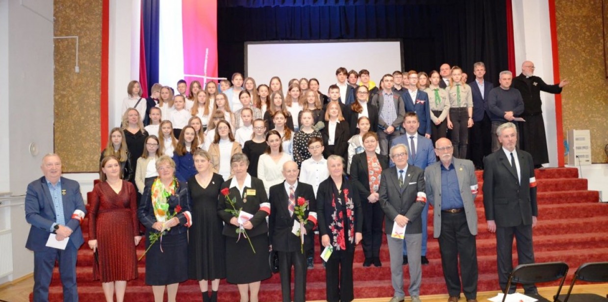 Nagrody w I Powiatowym Konkursie Wiedzy o Sybirakach wręczone