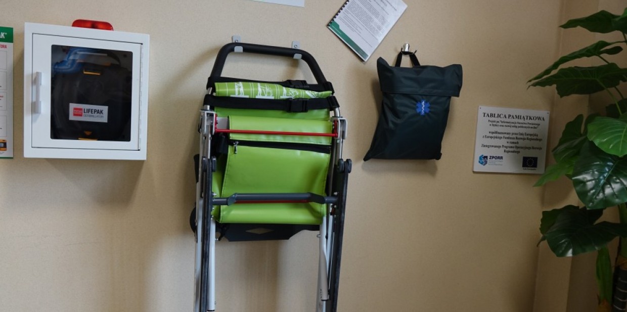 Krzesło i nosze pomogą w ewakuacji osób niepełnosprawnych