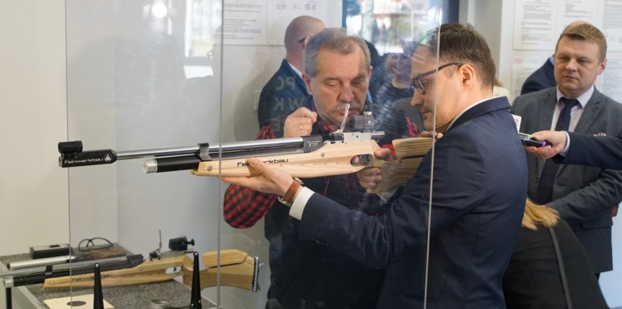 Wiceminister Obrony Narodowej otworzył strzelnicę w ZSZ nr 1