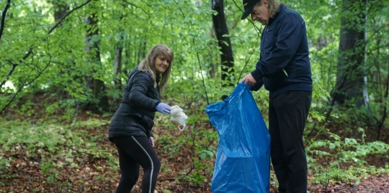 Majowe porządki w Lesie Wolickim – uczestnicy akcji posprzątali po śmieciarzach