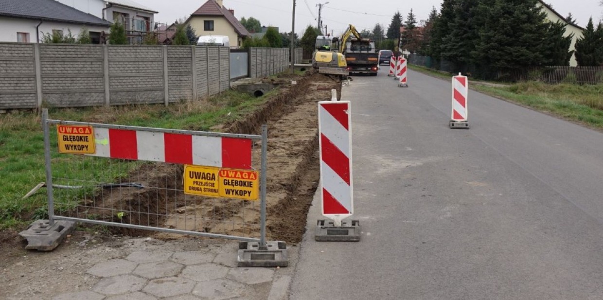 Trwa pierwszy etap budowy chodnika przy ulicy Świętosława w Dębicy